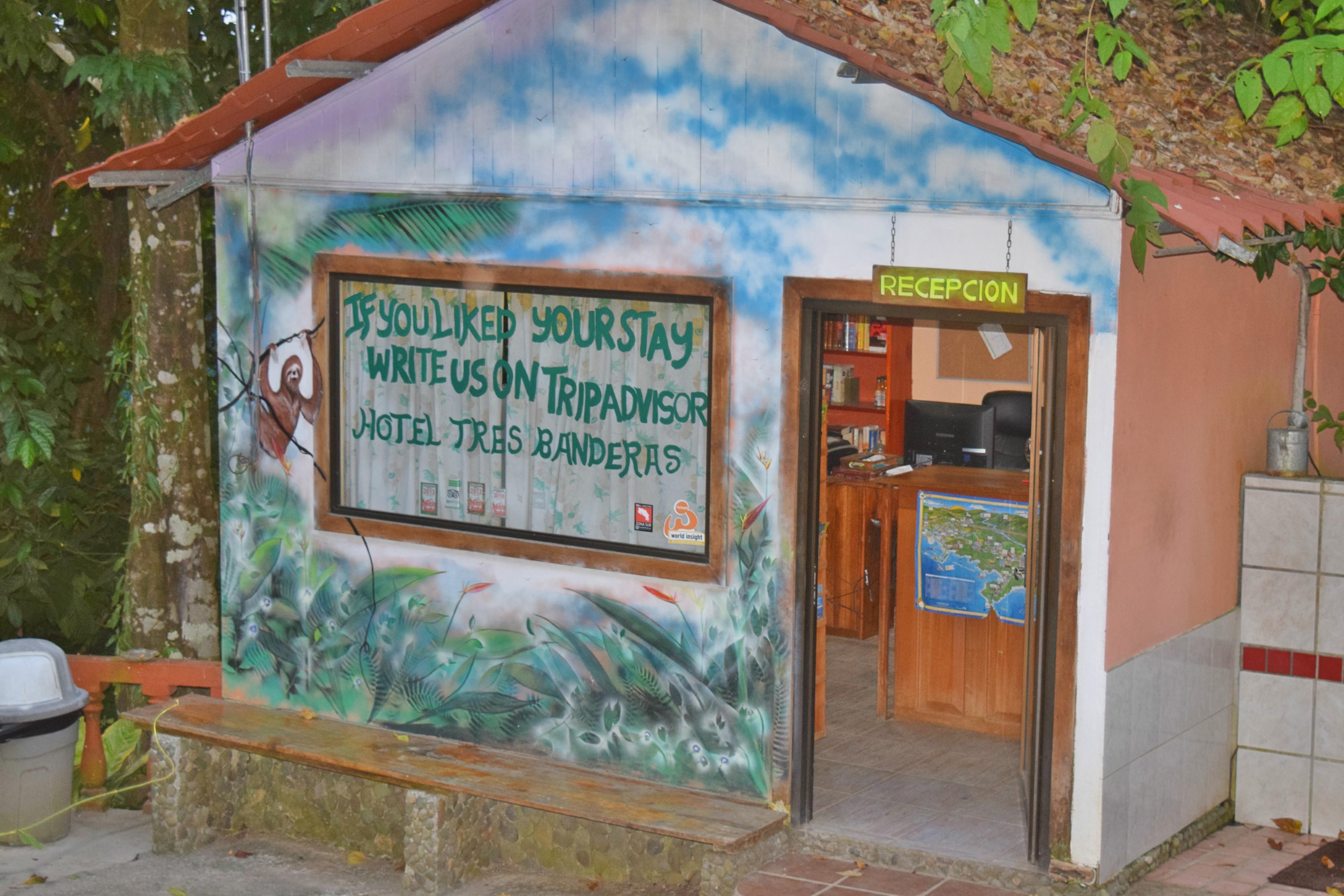 Hotel Tres Banderas Manuel Antonio Exterior photo